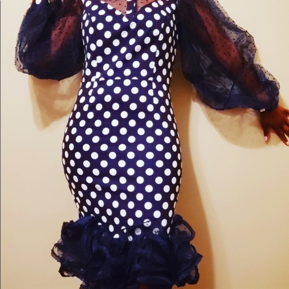Blue and white pocadot Fitted dress